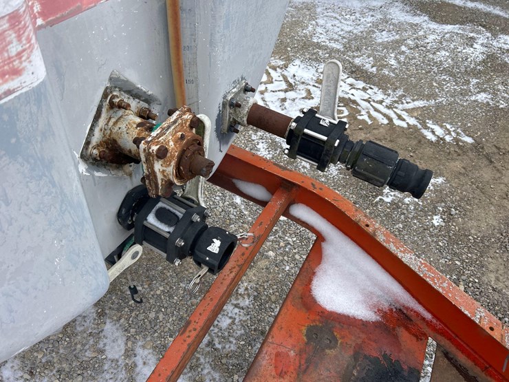 clark-1,000-gallon-nurse-trailer-image-6