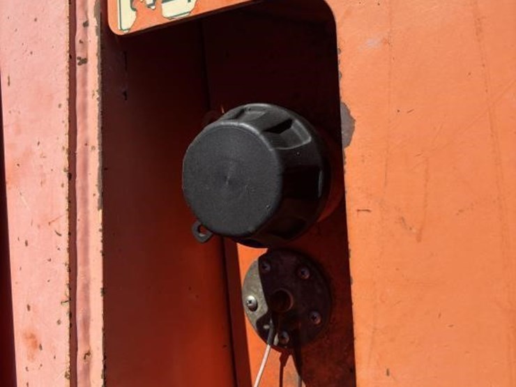 2017-jlg-8042-image-37