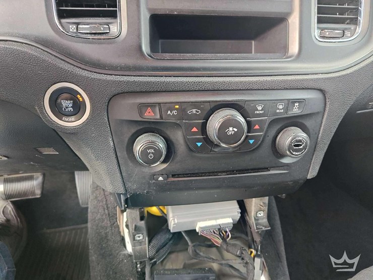 2013-dodge-charger-sedan-image-31