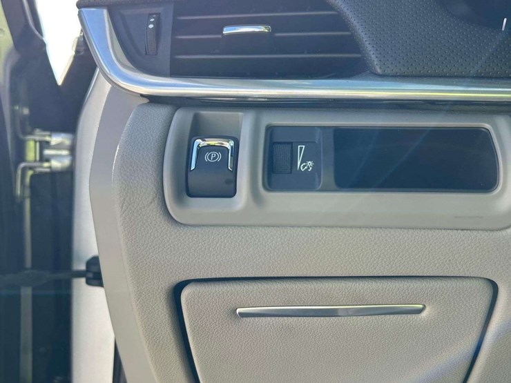 2016-cadillac-xts-sedan-image-17