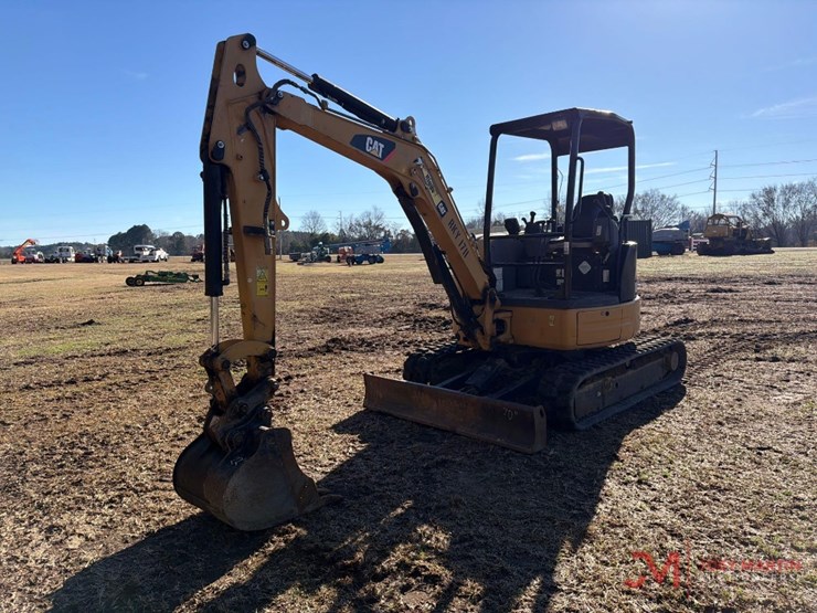 caterpillar-303.5-image-2