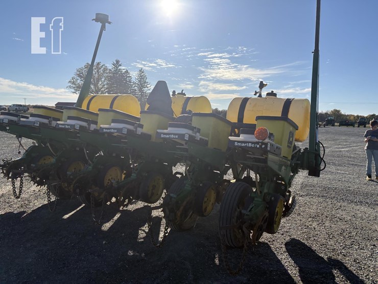 john-deere-7200-image-7