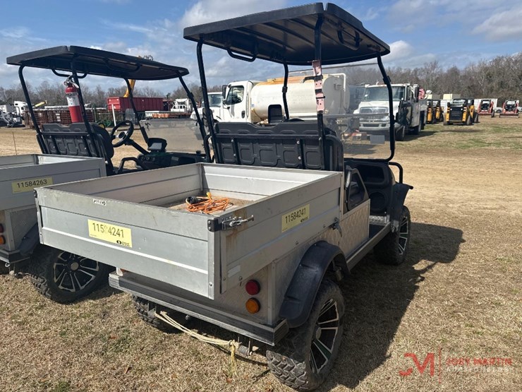 2022-evolution-turfman-800electric-golf-cart-image-2