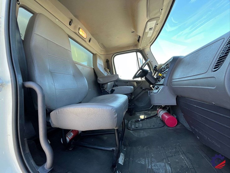 2019-freightliner-m2-s/a-box-truck-image-60