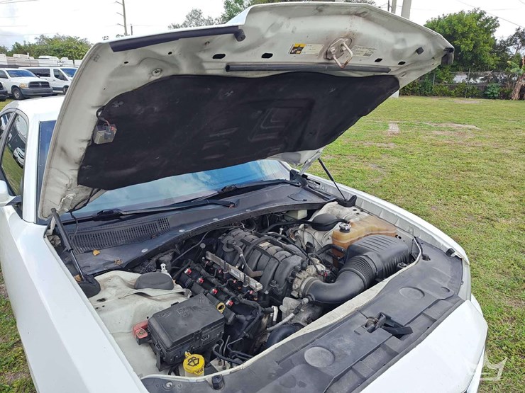 2013-dodge-charger-sedan-image-21