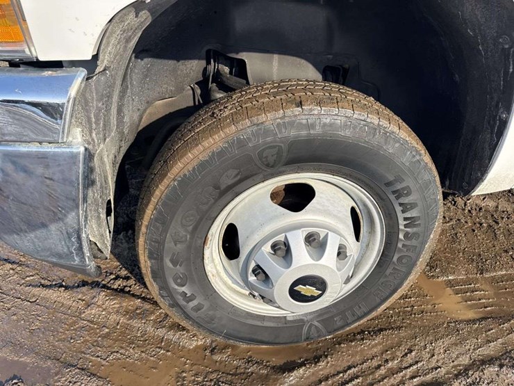 2013-chevrolet-3500-image-9