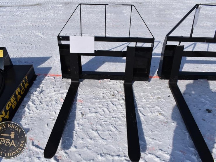 agt-industrial-pallet-fork-attachment-41885-image-1