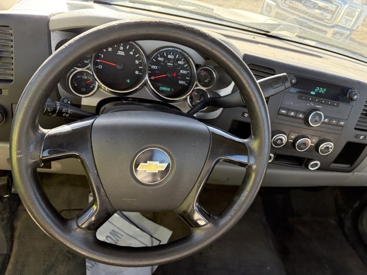 2011-chevrolet-3500-image-12