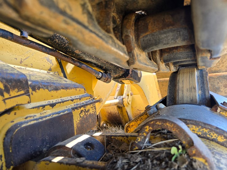 2015-caterpillar-953d-image-71