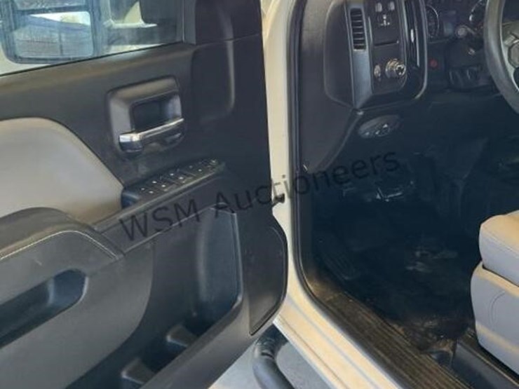 2015-chevrolet-silverado-2500hd-image-23