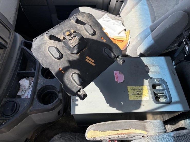 2011-ford-e350-image-19