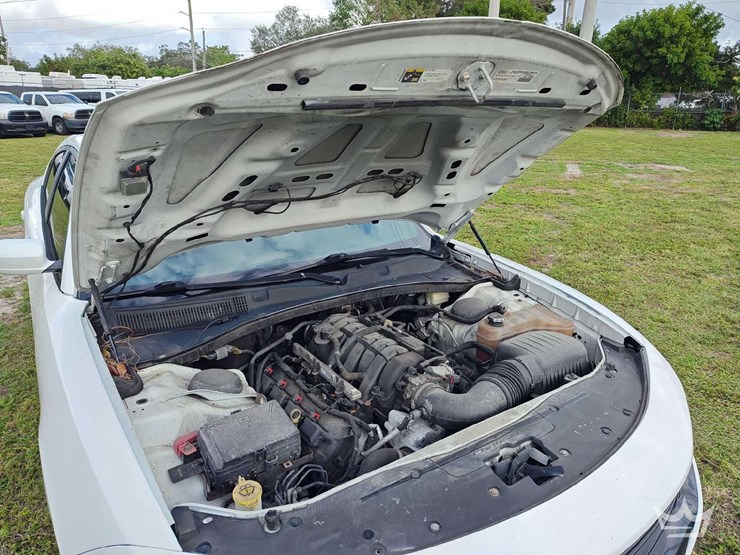 2015-dodge-charger-sedan-image-9