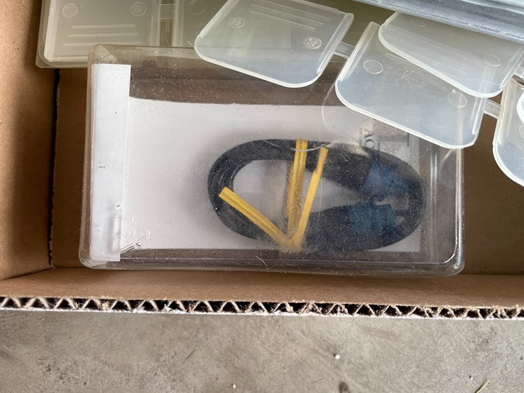 #7624-•-box-of-miscellaneous-image-6