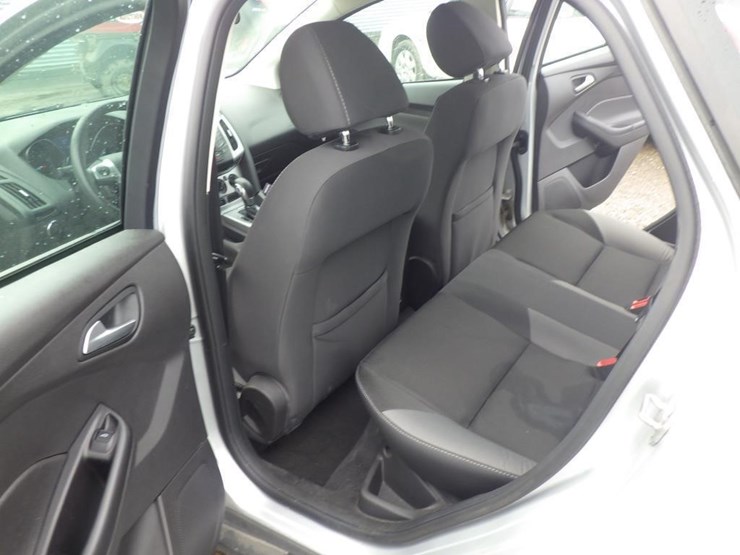 2014-ford-focus-sedan-image-7