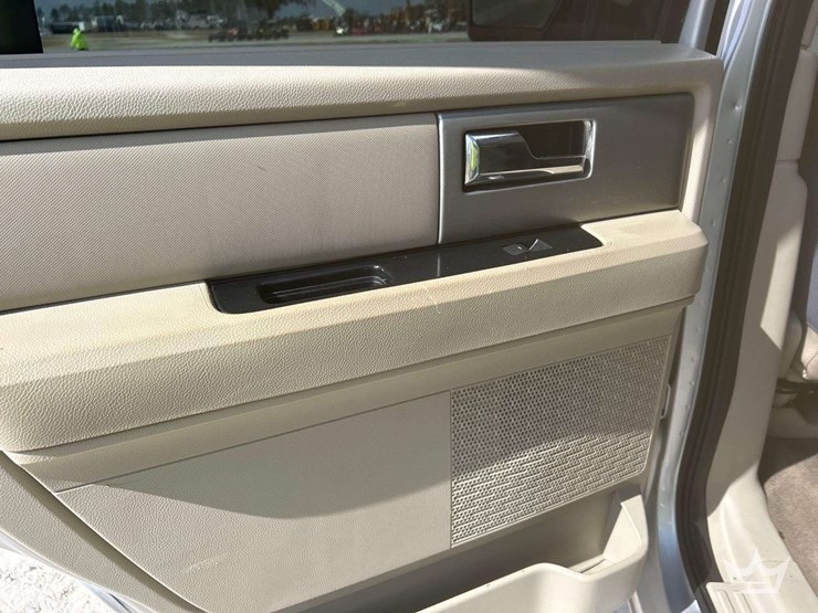 2011-ford-expedition-image-22