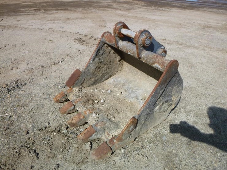 24"-excavator-bucket-w/-teeth-image-1