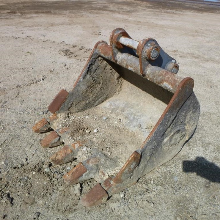 24" Excavator Bucket W/ Teeth