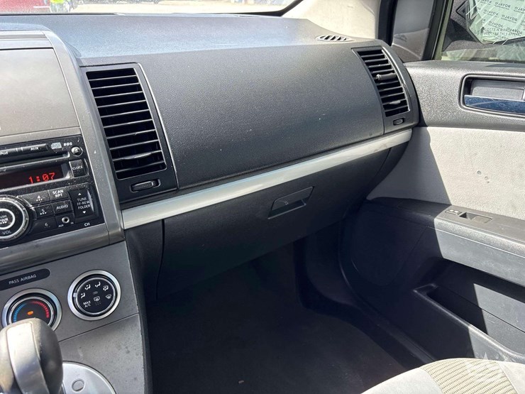 2011-nissan-sentra-sedan-image-15