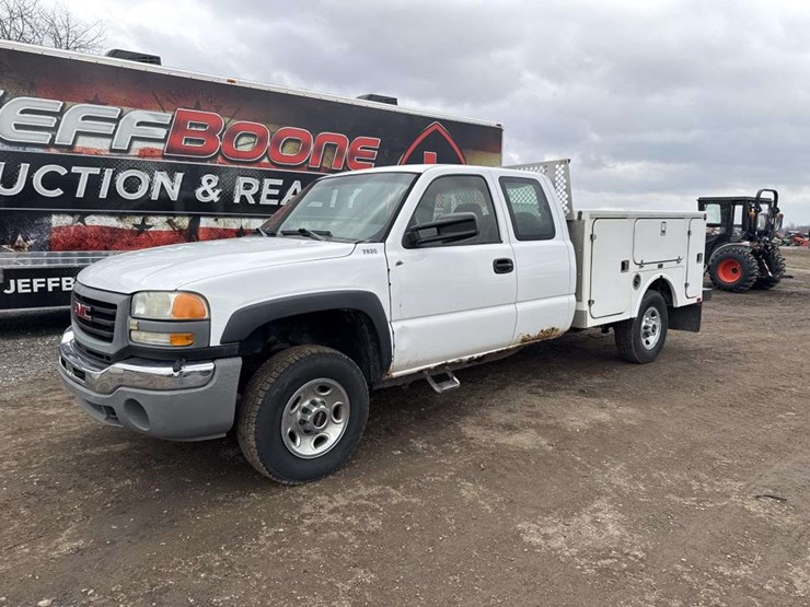 2005-gmc-sierra-2500-image-1