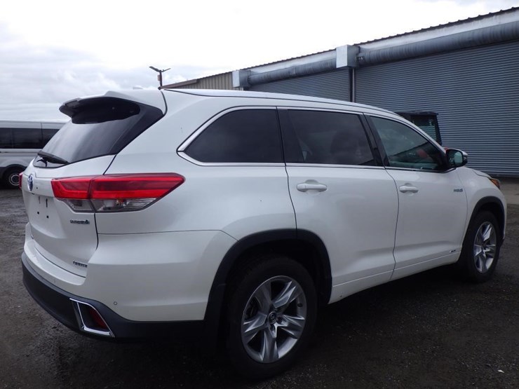 2017-toyota-highlander-image-3