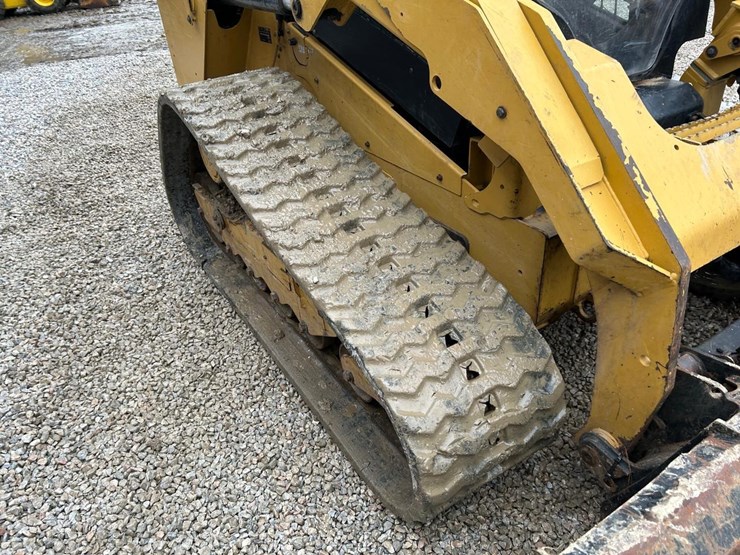 2020-caterpillar-279d3-image-12