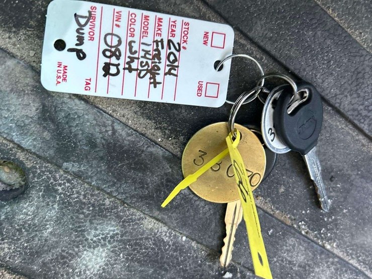 2014-freightliner-114sd-image-25