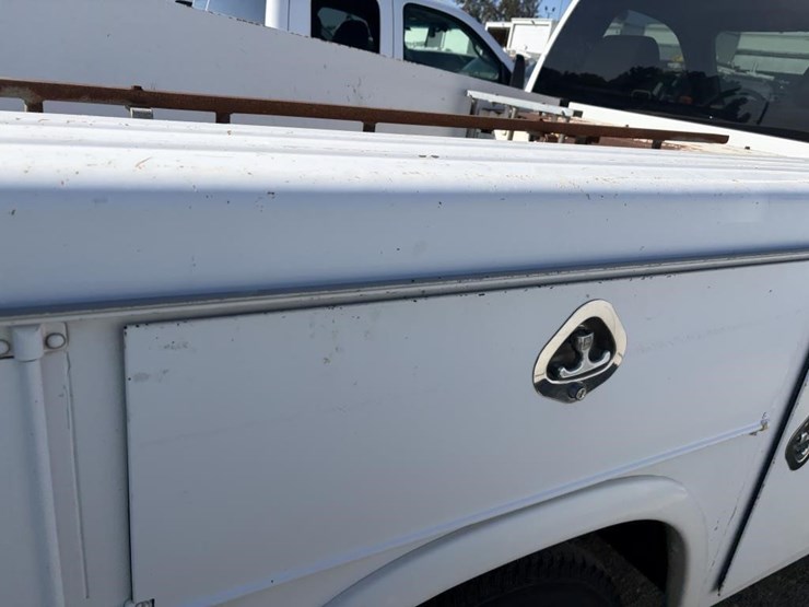 2011-chevrolet-2500-image-25