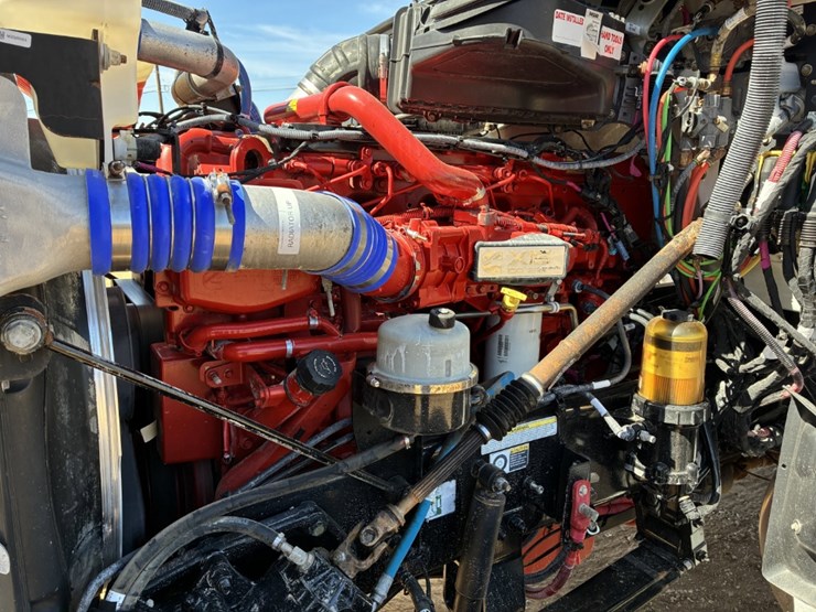 2020-peterbilt-567-image-12