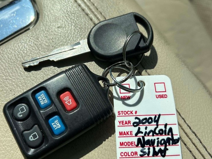 2004-lincoln-navigator-image-29