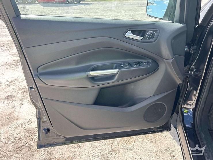 2015-ford-escape-titanium-image-11