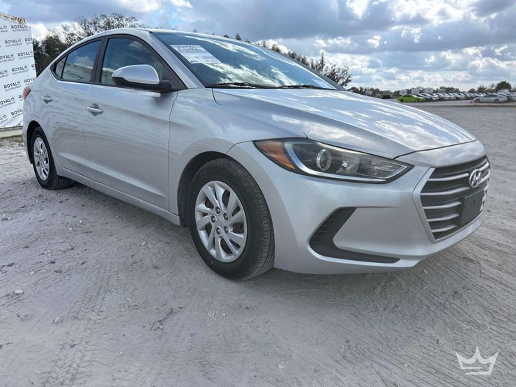 2017-hyundai-elantra-sedan-image-2