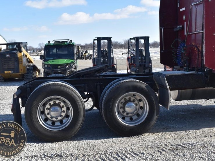 2004-peterbilt-379-image-15