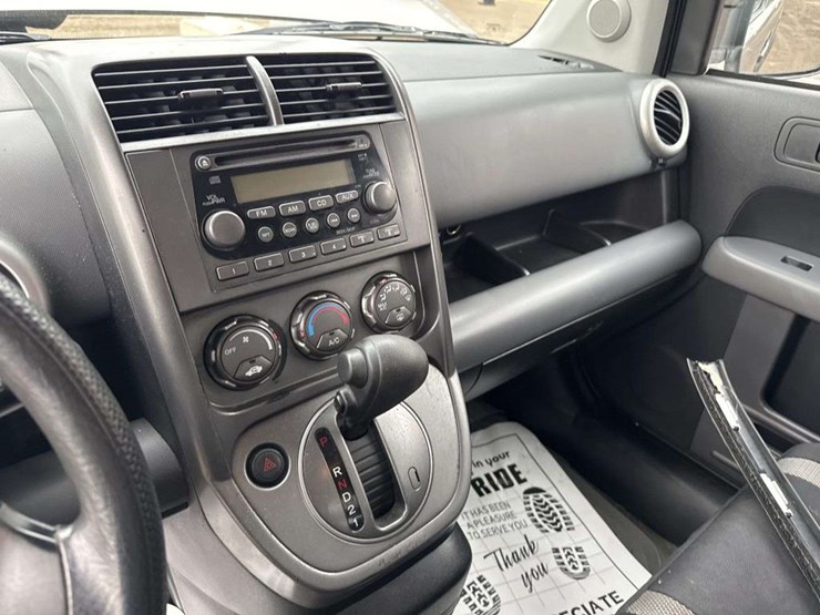 2004-honda-element-image-19