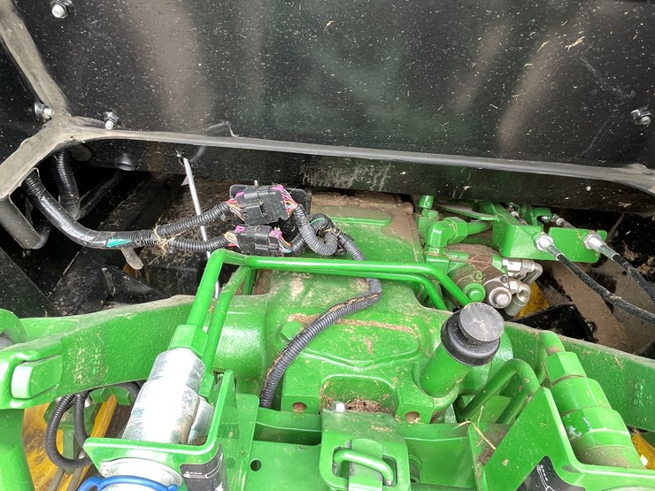 2015-john-deere-5075e-image-36