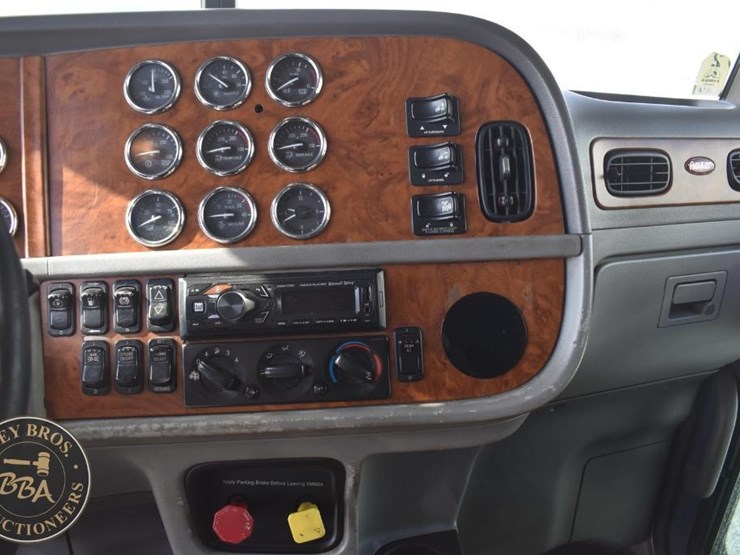 2007-peterbilt-379-image-38