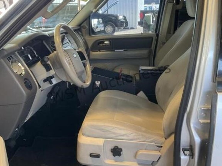 2014-ford-expedition-image-21