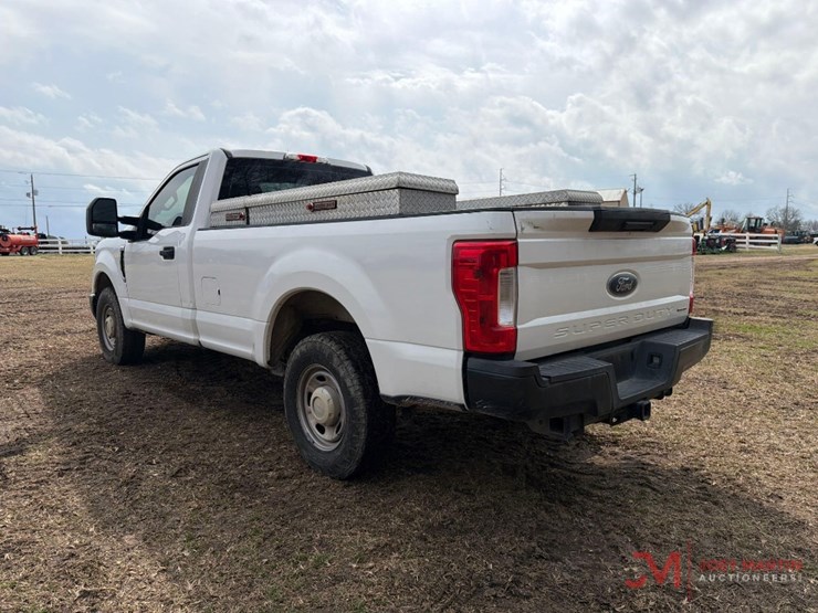 2017-ford-f250-xl-image-3