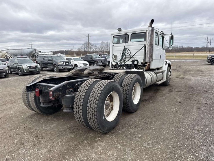 2000-freightliner-fld112-image-5