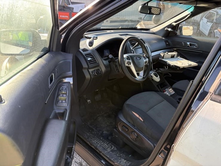 2015-ford-explorer-image-13