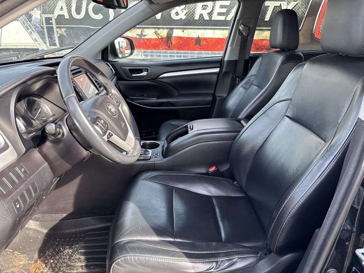 2016-toyota-highlander-image-11