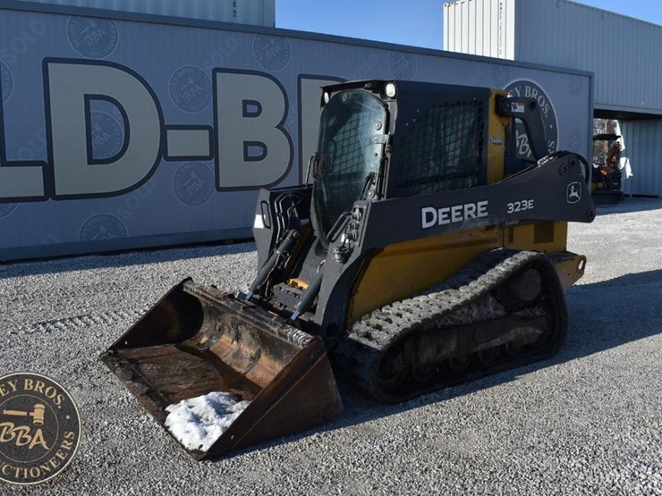 2015-deere-323e-image-4