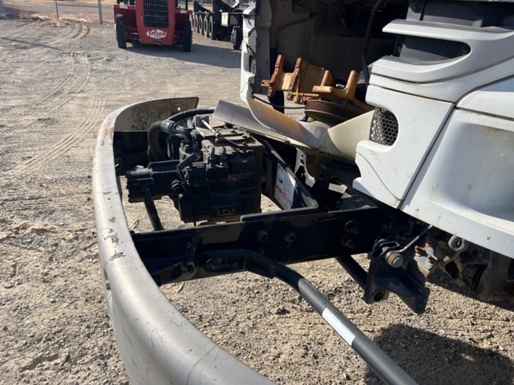 2005-sterling-l9500-image-16