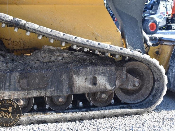 2015-deere-323e-image-36