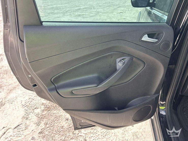 2015-ford-c-max-hatchback-image-17