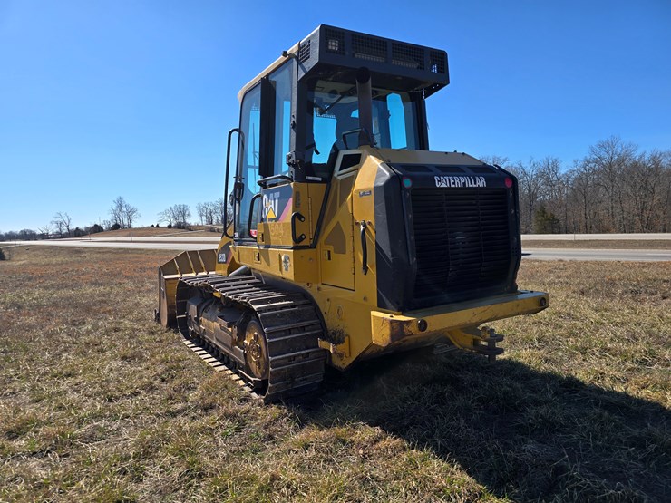 2015-caterpillar-953d-image-12