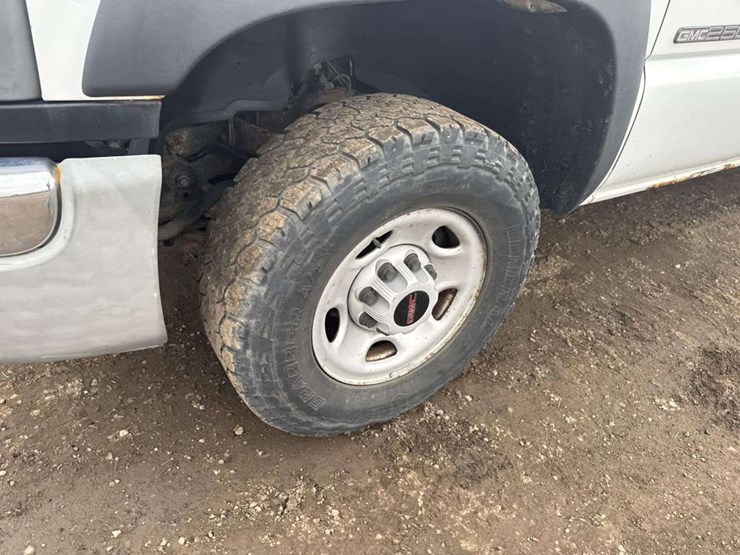 2003-gmc-k2500-image-8