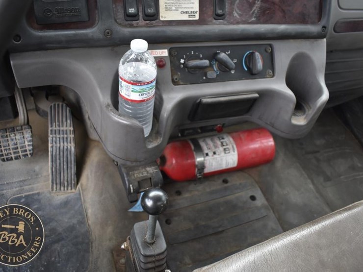 2015-freightliner-business-class-m2-106-image-27