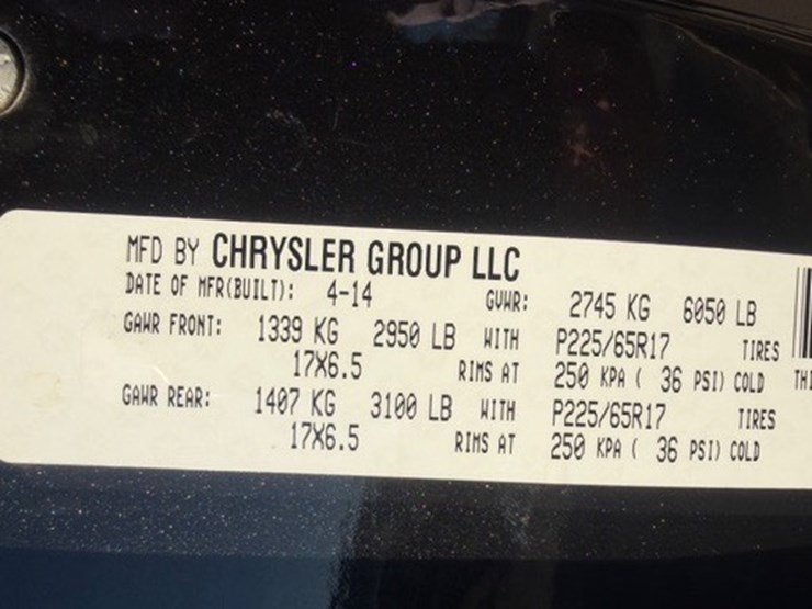 2014-chrysler-town-&-country-image-33