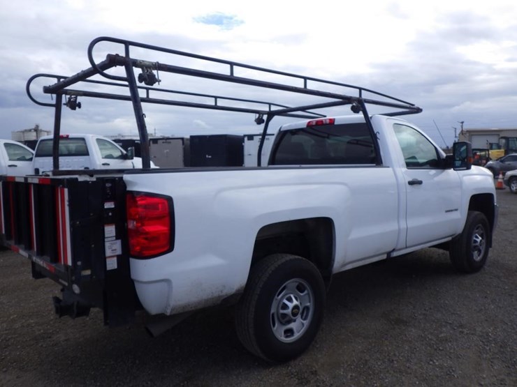 2018-chevrolet-2500hd-image-3