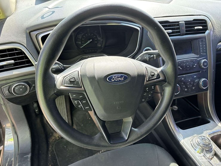 2017-ford-fusion-se-hybrid-sedan-image-11